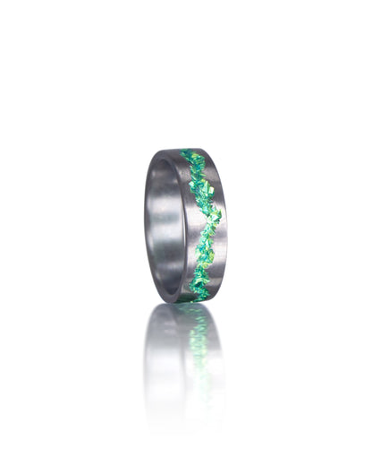 Green Crystal Vein Niobium Ring