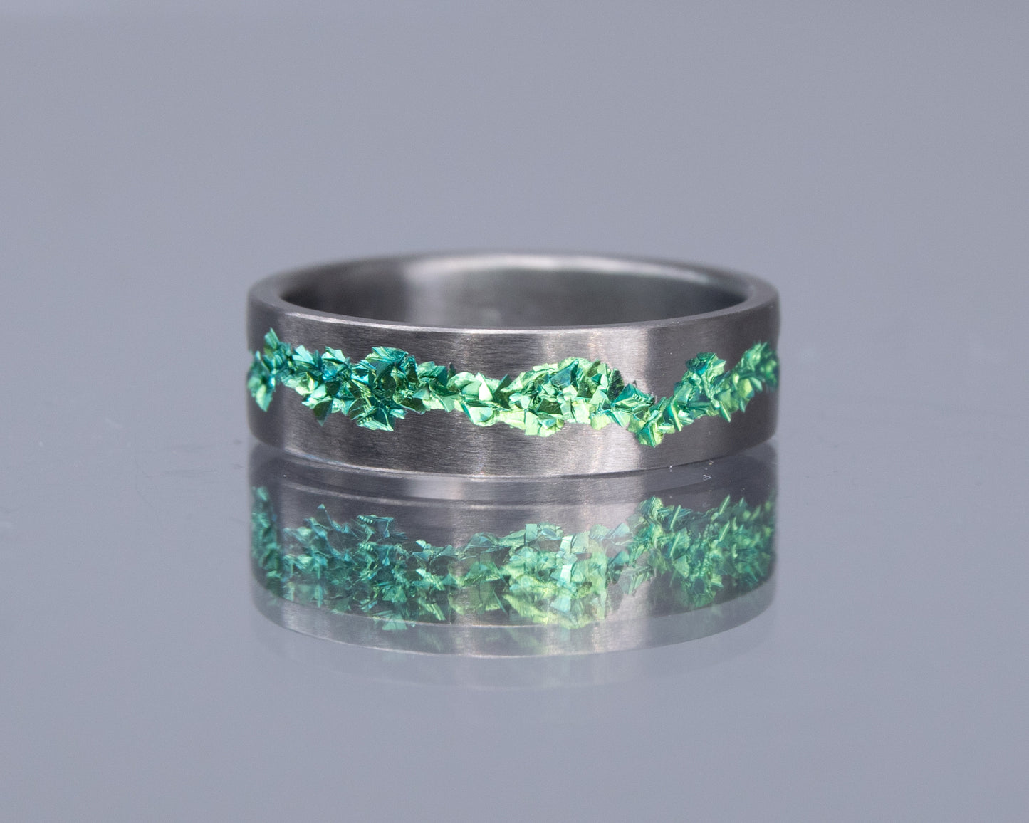 Green Crystal Vein Niobium Ring