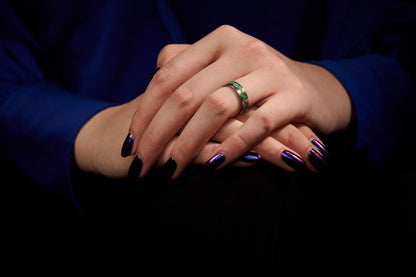 Green Crystal Vein Niobium Ring