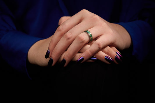 Green Crystal Vein Niobium Ring