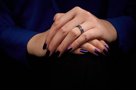Violet Crystal Vein Niobium Ring