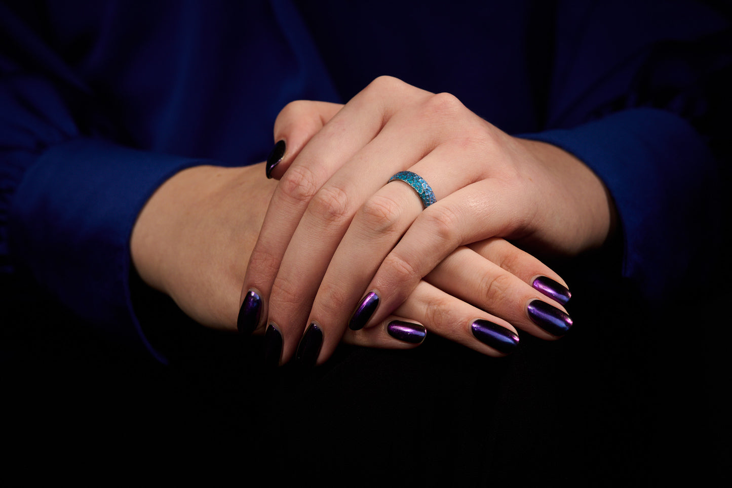 Rocky Texture Blue Niobium Ring